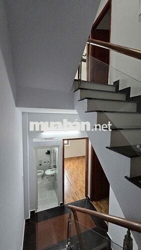 C.THUÊ NHÀ TRỐNG MỚI ĐẸP Y HÌNH 9982/1a Quang Trung