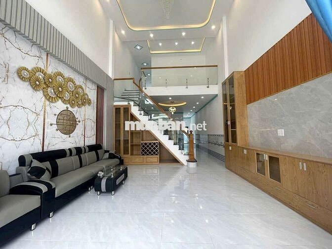 Bán NHÀ  sổ hồng riêng giáp ranh thành phố Hồ Chí Minh