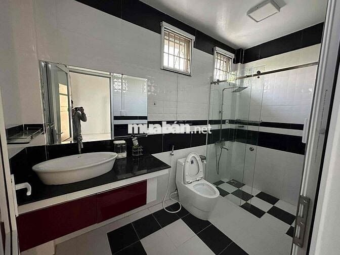 Nhà nguyên căn đẹp — Trung tâm TP Sóc Trăng, 3PN + 3 toilet, mặt tiền