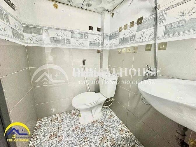 Phòng Gác Cao Ngay Ngã Tư Bốn Xã Rộng Rãi Thoáng Mát