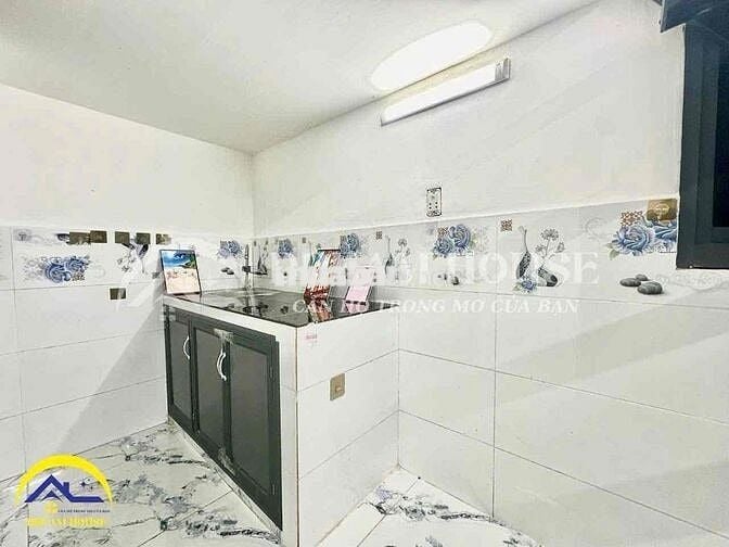 Phòng Gác Cao Ngay Ngã Tư Bốn Xã Rộng Rãi Thoáng Mát