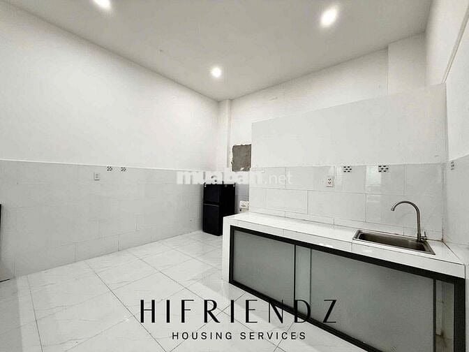 Phòng trệt mơi xây rộng 40m2 full nội thất sạch sẽ kế Kinh Dương Vương