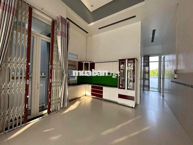 Nhà nguyên căn đẹp — Trung tâm TP Sóc Trăng, 3PN + 3 toilet, mặt tiền