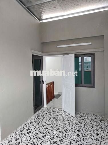 Nhà xây 5 tầng mới , cách đường ô tô chỉ 30m tại Đa Sỹ
