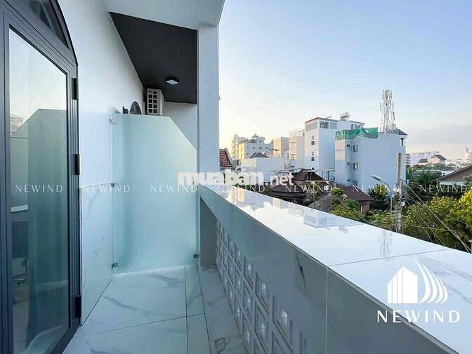 Căn hộ full nội thất có ban công siêu có gu kế bên Phú Mỹ Hưng