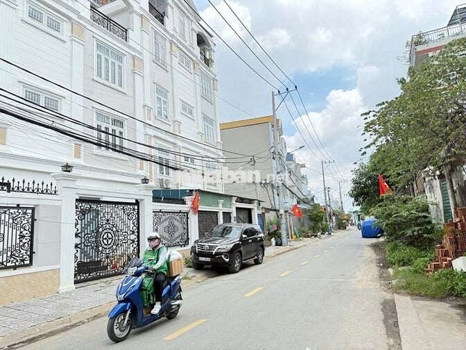 Bán ĐẤT TẶNG NHÀ Khu vực Chợ Hiệp Bình Phước, Thủ Đức