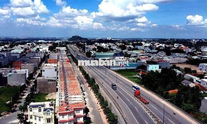 CHỦ NGỘP BÁN LÔ ĐẤT MẶT TIỀN ĐƯỜNG NHỰA VỊ TRÍ VÔ CÙNG ĐẸP
