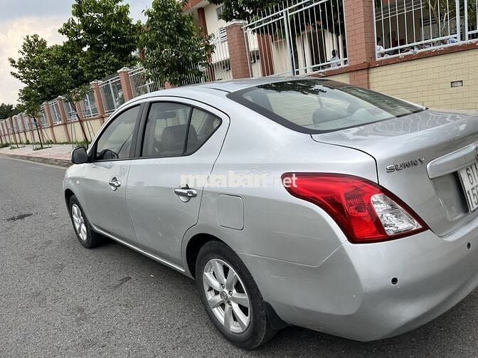 Nissan Sunny 2013  - 100000 km