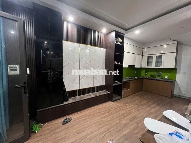 Bến xe Nước Ngầm nhà 5 tầng ô tô đỗ cổng