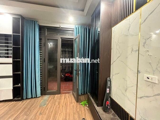 Bến xe Nước Ngầm nhà 5 tầng ô tô đỗ cổng