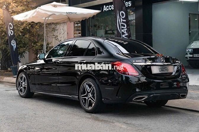 Mercedes C300 AMG Model 2020 - Đen Nâu - 40.000 km