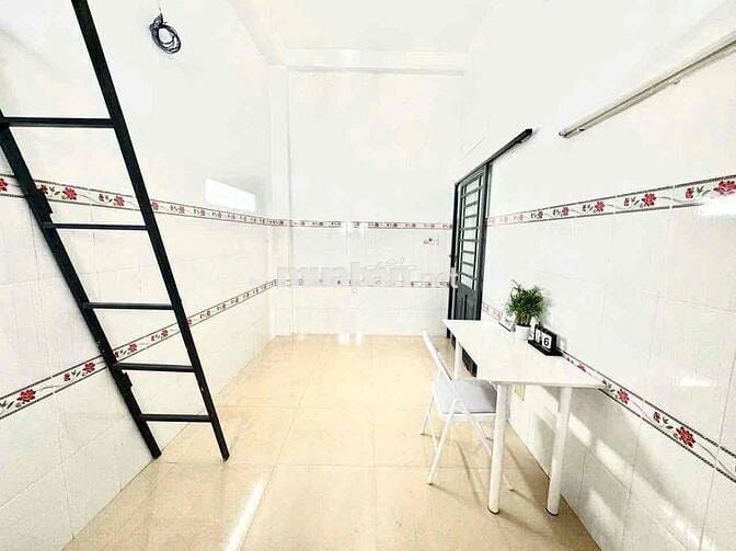 Cho Thuê Phòng Gác Cao Rộng Thoáng Có Nội Thất Gần ĐH Văn Hiến Tân Phú
