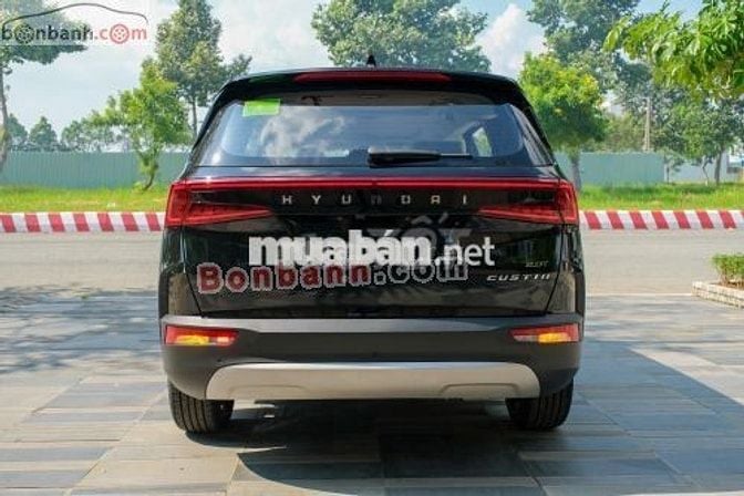 Hyundai Custin Cao Cấp 2.0T 2024