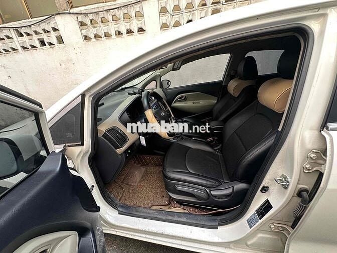 Kia Rio 2015 1.4 AT Sedan - 87000 km