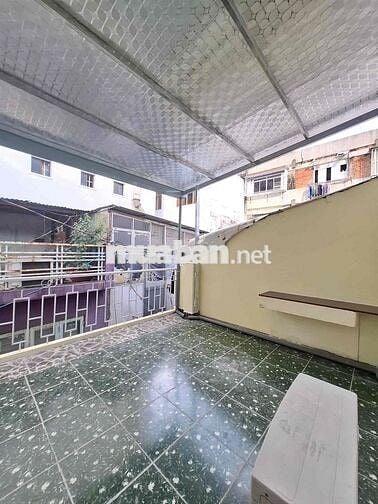 Cho thuê nhà MT HXH Hồ Hảo Hớn P Cô Giang Q1