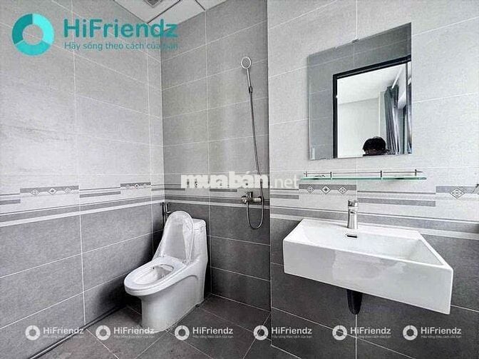 KHAI TRƯƠNG CĂN HỘ CỬA SỔ BAN CÔNG CÓ THANG MÁY NHÀ MỚI SẠCH SẼ