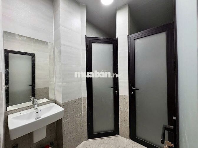 SIÊU HOT NHÀ VĂN PHÒNG NGANG 8,6M - CÓ THANG MÁY - 130 GÒ DƯA, THỦ ĐỨC