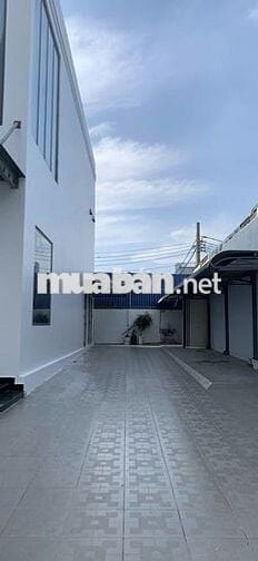 Cho thuê tòa nhà văn phòng kinh doanh tại Dĩ An, Bình Dương