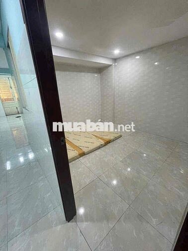 nhà 4x14m 1 trệ 1 lửng 2 phong ngủ 2wc, hẻm xe hơi
