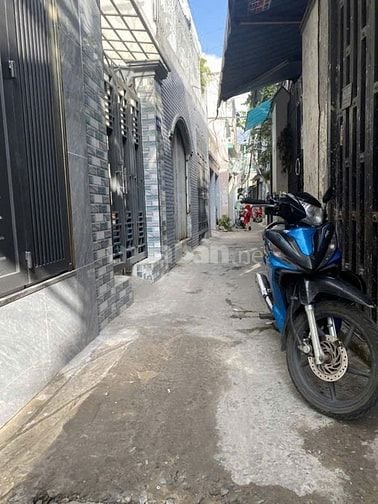 Nhà Cũ Gần cầu Tân Thuận Chuẩn Vuông Vức 3x15m, 02 tầng