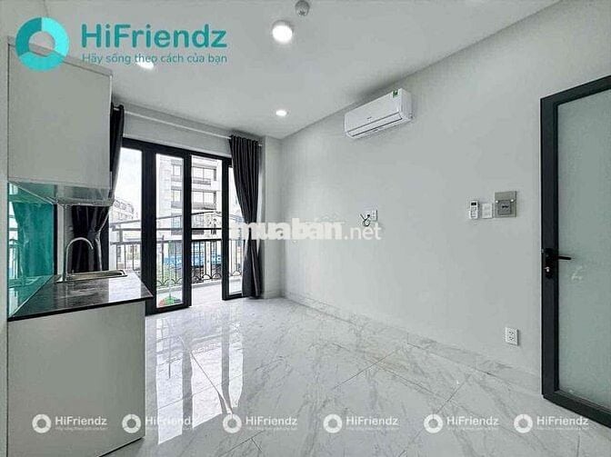 KHAI TRƯƠNG CĂN HỘ CỬA SỔ BAN CÔNG CÓ THANG MÁY NHÀ MỚI SẠCH SẼ