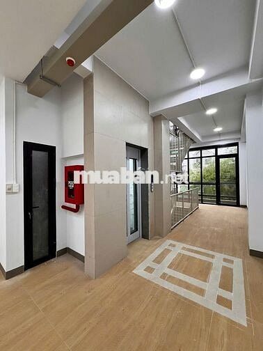 SIÊU HOT NHÀ VĂN PHÒNG NGANG 8,6M - CÓ THANG MÁY - 130 GÒ DƯA, THỦ ĐỨC