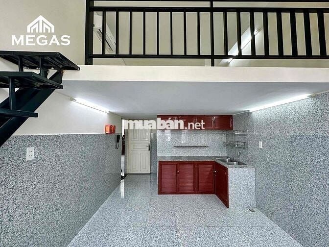 Phòng có gác cao 1m7 cửa sổ trời có sẵn nội thất gần Ngã Tư Ga