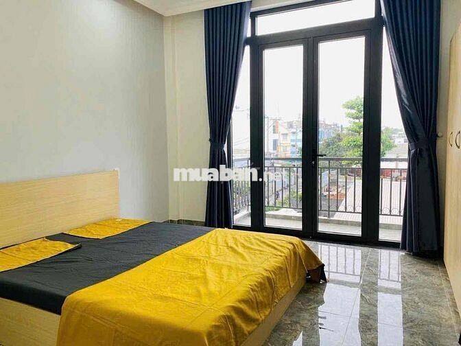 KHAI TRƯƠNG CĂN HỘ CỬA SỔ BAN CÔNG CÓ THANG MÁY NHÀ MỚI SẠCH SẼ
