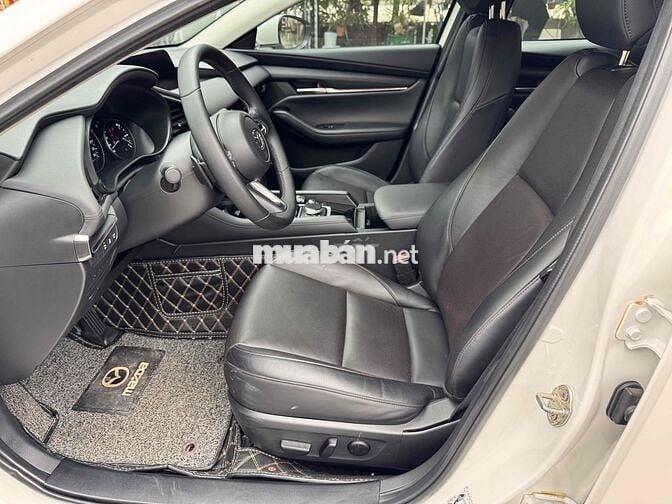 Mazda 3 2022 1.5L Luxury - 23000 km