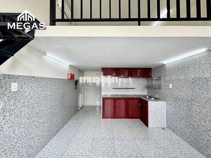 DUPLEX GÁC CAO ĐỨNG ĐƯỢC 8p DI CHUYỂN QUA TRƯỜNG ĐẠI HỌC NTTU