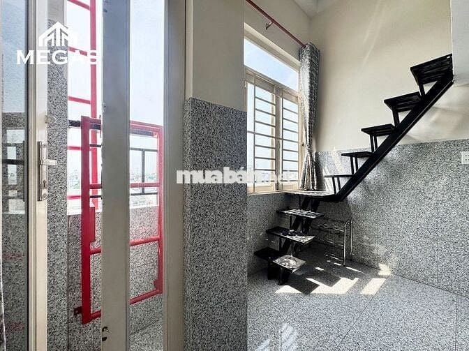 DUPLEX GÁC CAO ĐỨNG ĐƯỢC 8p DI CHUYỂN QUA TRƯỜNG ĐẠI HỌC NTTU