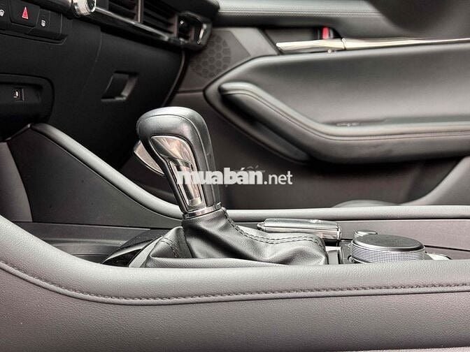 Mazda 3 2022 1.5L Luxury - 23000 km