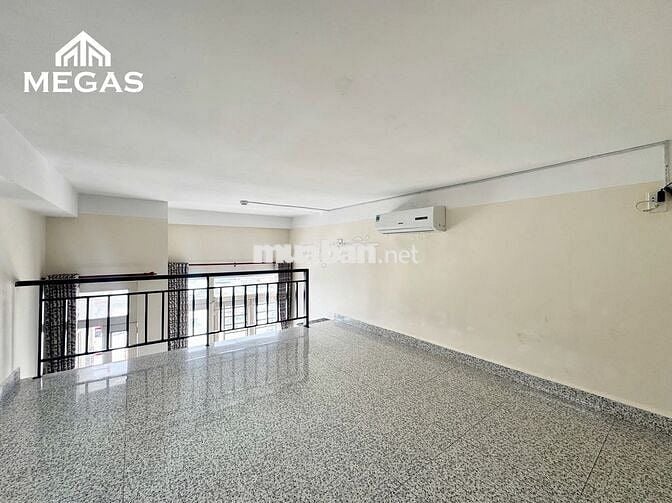 DUPLEX GÁC CAO ĐỨNG ĐƯỢC 8p DI CHUYỂN QUA TRƯỜNG ĐẠI HỌC NTTU
