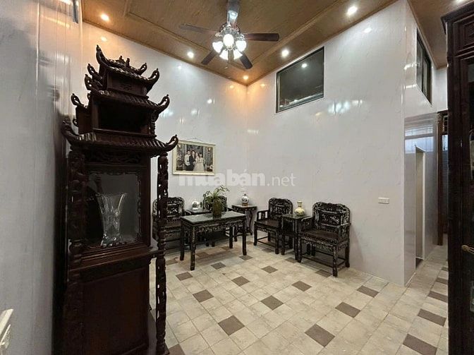 Chính chủ bán nhà mặt đường 157 Đông Khê