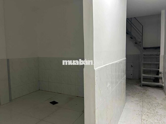 nhà mới gác lửng 2pn (1pn dưới +gác )1wc hẻm xe tải
