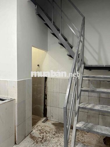 nhà mới gác lửng 2pn (1pn dưới +gác )1wc hẻm xe tải