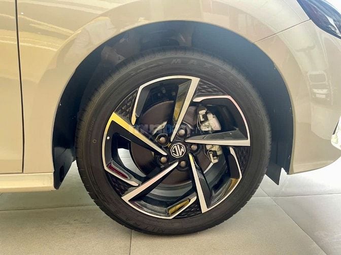 MG5 lux trắng ăn bánh chỉ 50x tr !!!