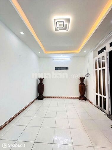 Cho thuê nhà mặt tiền gần đại học, tiện kinh doanh hoặc làm văn phòng
