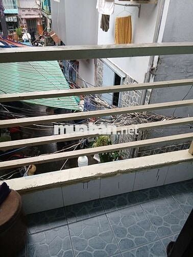 Nhà nhỏ nguyên căn, 1 lầu. DTSD 30m2. Ngay khu NH, hẻm vào 30m. 6tr.