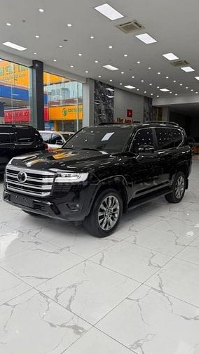 Bán Toyota Land Cruiser LC300 sản xuất 2025, siêu lướt 8000 Km.
