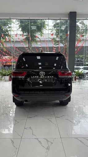 Bán Toyota Land Cruiser LC300 sản xuất 2025, siêu lướt 8000 Km.