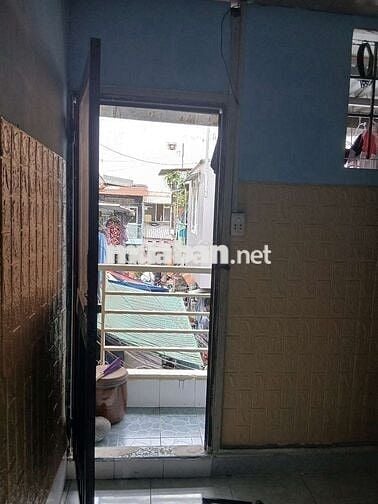 Nhà nhỏ nguyên căn, 1 lầu. DTSD 30m2. Ngay khu NH, hẻm vào 30m. 6tr.