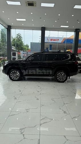 Bán Toyota Land Cruiser LC300 sản xuất 2025, siêu lướt 8000 Km.