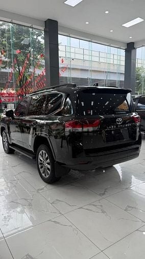 Bán Toyota Land Cruiser LC300 sản xuất 2025, siêu lướt 8000 Km.