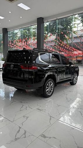 Bán Toyota Land Cruiser LC300 sản xuất 2025, siêu lướt 8000 Km.