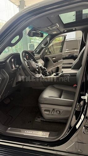 Bán Toyota Land Cruiser LC300 sản xuất 2025, siêu lướt 8000 Km.