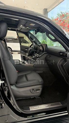 Bán Toyota Land Cruiser LC300 sản xuất 2025, siêu lướt 8000 Km.