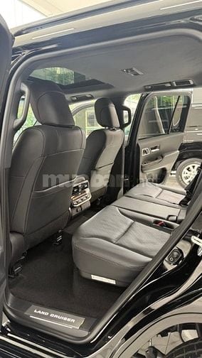 Bán Toyota Land Cruiser LC300 sản xuất 2025, siêu lướt 8000 Km.