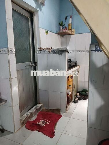 Nhà nhỏ nguyên căn, 1 lầu. DTSD 30m2. Ngay khu NH, hẻm vào 30m. 6tr.