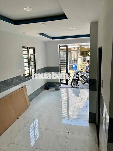 Nhà đẹp giá rẻ ngay chợ , kcn Tân Đức , Tân Đô